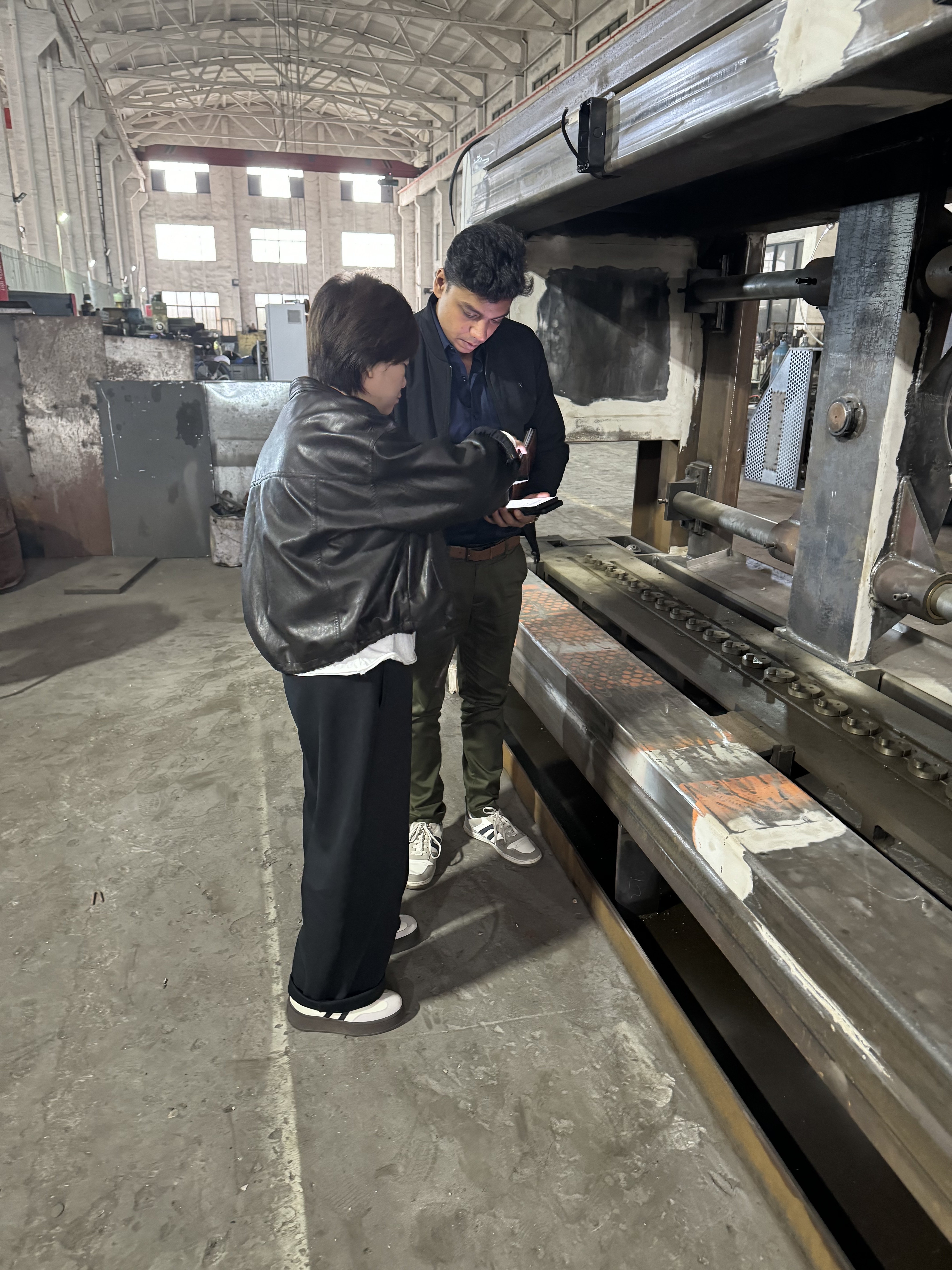 Ultimi blog aziendali su Clienti indiani visitano la nostra fabbrica per l'ispezione della macchina a maglia di gabione