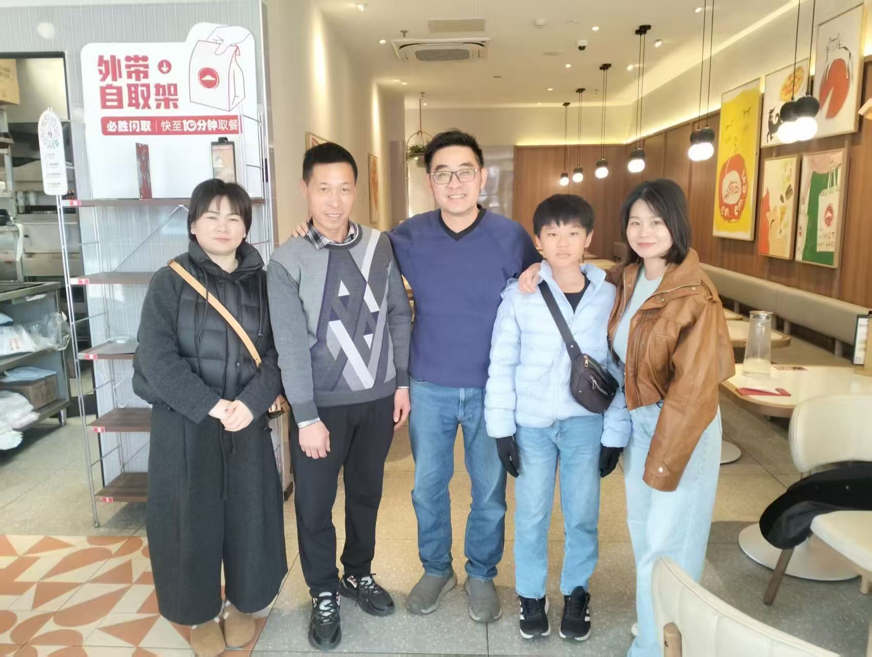 Ultimi blog aziendali su Il cliente della Malesia visita la nostra fabbrica per ispezionare l'ultima servo CNC Gabion Making Machine